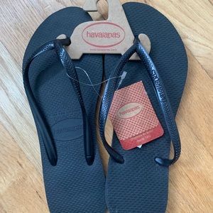 NWT Havaianas black flip flop